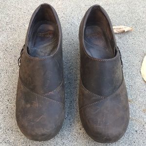 💙 Dansko Stacie Brown Leather Slip On Clogs